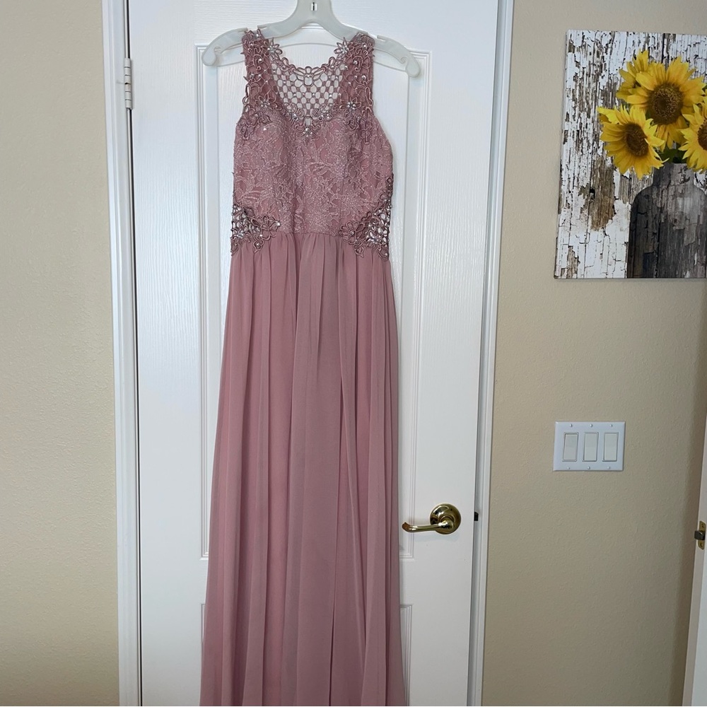 Elegant Lace Maxi Dress in Dusty Pink - City Studio